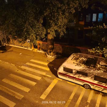Okul Girişinde Karavan Trafiği Tehlikeye Dönüştürüyor