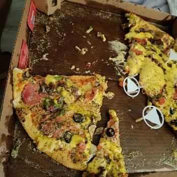 Domino’s Şubesinde Sos Unutulması Ve Aşırı Yağlı Pizza