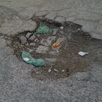 Karşıyaka Mahallesi Çukurlu Sokaklar İçin Acil Asfalt Talebi