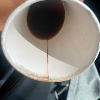 Starbucks 5. Levent Bardakları Şekil Kaybediyor, Yanık Ve Dökülme Riski