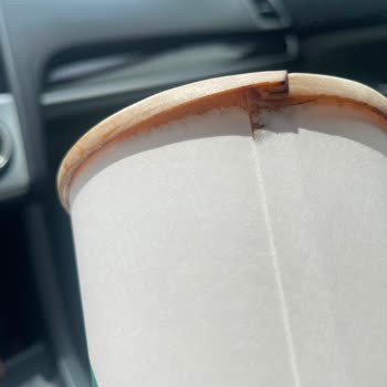 Starbucks 5. Levent Bardakları Şekil Kaybediyor, Yanık Ve Dökülme Riski
