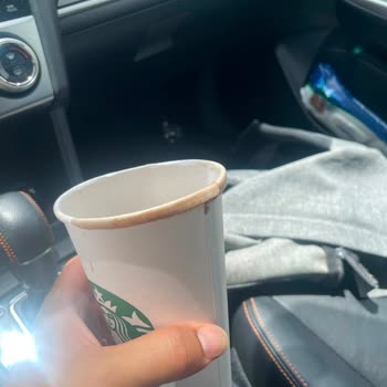 Starbucks 5. Levent Bardakları Şekil Kaybediyor, Yanık Ve Dökülme Riski