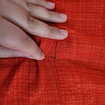 DeFacto Gömleğinde Dikiş Hatası: Değişim Talebi
