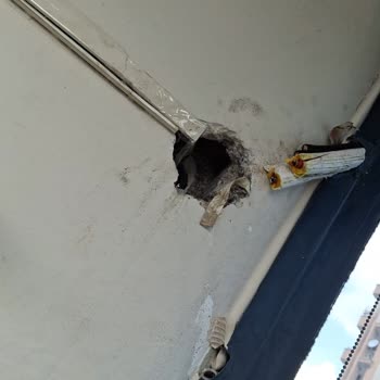 Duvar Hasarı Ve Saygısız Servis Yaklaşımı