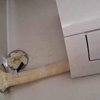 Duvar Hasarı Ve Saygısız Servis Yaklaşımı