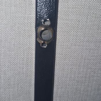 Eksik Parçalı Balkon Oturma Grubu Ve Halıcı'dan Cevapsız Güvenlik Sorunu