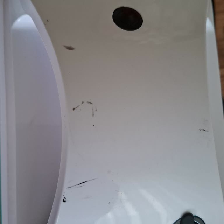 Kiwi 7130 Cam Silme Robotu Arıza Yaptı, Servis Hasarlı Geri Döndü Ve Değişim Talebi