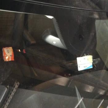 Bostancı Petrol Ofisi’nde Otomatik Yıkama Sırasında Cam Çatladı, Sorumluluk Reddedildi