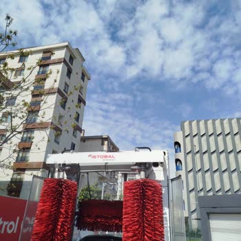 Bostancı Petrol Ofisi’nde Otomatik Yıkama Sırasında Cam Çatladı, Sorumluluk Reddedildi