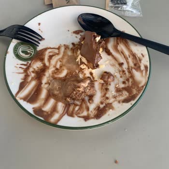 Nevada Coffee ArenaPark Şubesinde Cheesecake’da Cam Parçası Görülmesi