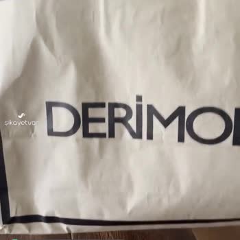 Derimod Sırt Çantasının Sırta Asınca Kapağı Açılıyor