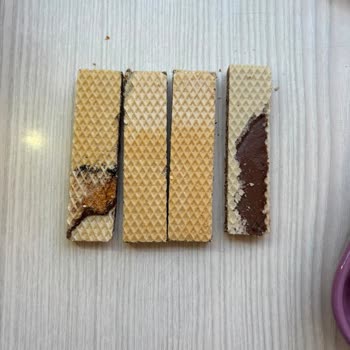 Migros Karabağlar Şubesinde Küflü Ve Bozulmuş Gofret Şikayeti