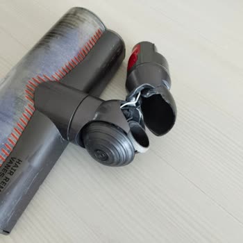 Dyson V11 Süpürge Başlığı Parçası Garantili Olmasına Rağmen Kırıldı