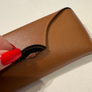 Ray-Ban Gözlük Kılıfı Erken Yırtıldı, Ücretsiz Değişim İsteği
