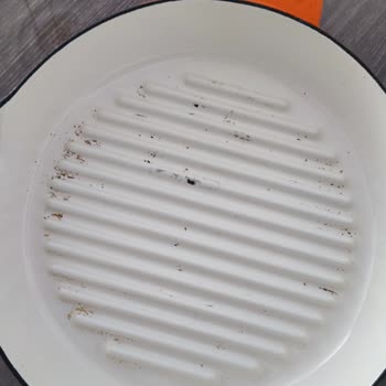 Lava Metal Izgara Tavamızın Emaye Kaplaması Kendiliğinden Soyuldu