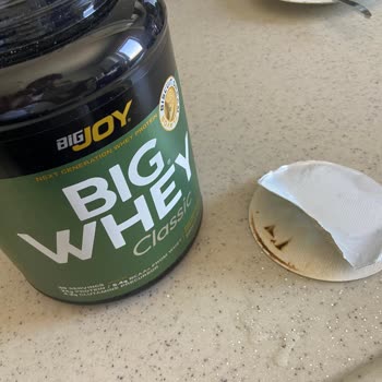 Bigjoy Protein Tozunda Karton Parçası Ve Alüminyum Kapak Yanığı