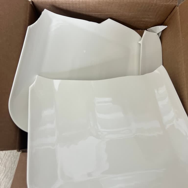 Özensiz Paketleme Nedeniyle Kırılan Tabaklar Ve Çözüm Yokluğu