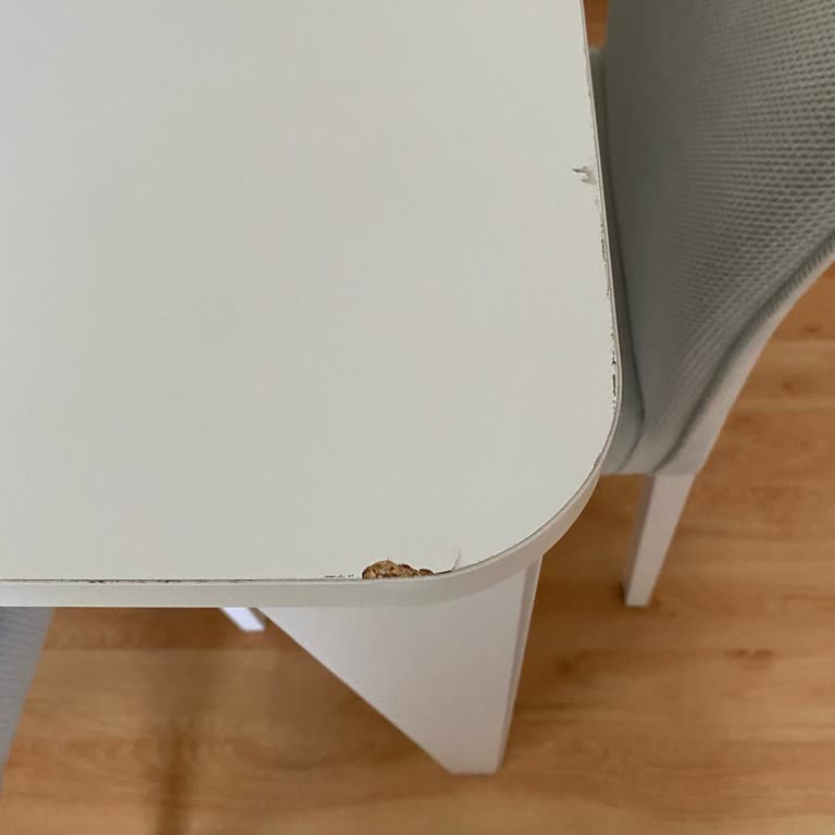Defolu Ve Kullanılmış Görünüşte Mobilya Gönderildi, Hemen Değişim Talebi