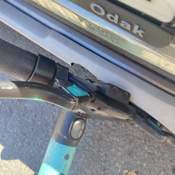 BinBin Scooterı Araçım Üzerine Düşerek Ön Tamponu Kırdı