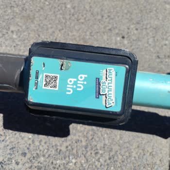BinBin Scooterı Araçım Üzerine Düşerek Ön Tamponu Kırdı