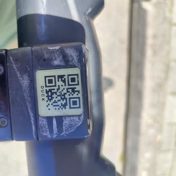 BinBin Scooterı Araçım Üzerine Düşerek Ön Tamponu Kırdı