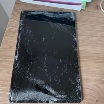 X-Ray Cihazı Çantayı Sıkıştırdı Ve Tablet Kırıldı; AVM’den Tazminat Talebi