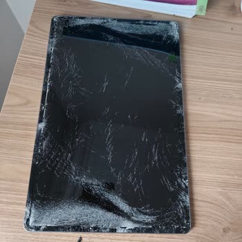X-Ray Cihazı Çantayı Sıkıştırdı Ve Tablet Kırıldı; AVM’den Tazminat Talebi