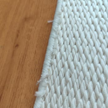 Uğur Halıcılık Aldığım Halı Defolu Çıktı