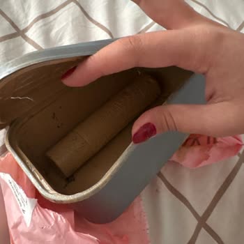 Kargodaki Dikkatsiz Taşıma Sonucu Fondöten Patladı Ve Kullanılamaz Halde Geldi