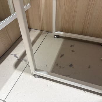 Silivri Vega AVM LCW Mağazasındaki Deneme Kabinlerinde Hijyen Sorunu