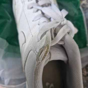 Bursa Deichmann Mağazasından Alınan Nike Ayakkabısının Üst Yırtılması Ve Garanti Reddi