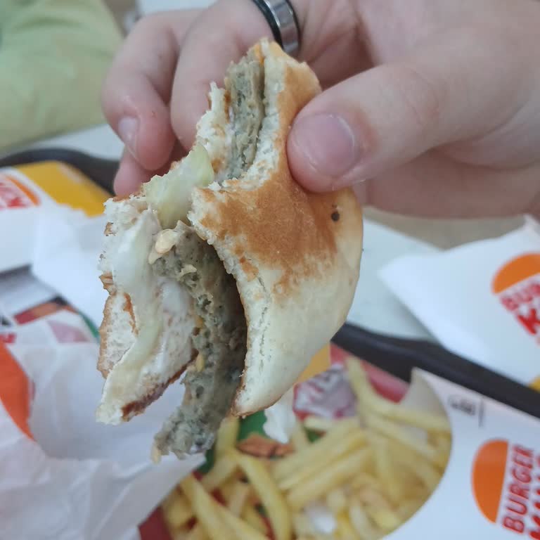 Akbatı AVM Burger King’de Bozulmuş Köfteburger Ve Sağlık Riski
