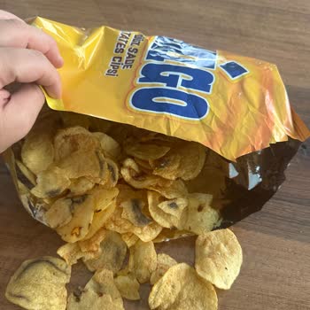 Yanmış Ve İçinde Siyah Parçalar Bulunan Amigo Patates Cipsi İçin İade Ve Değişim Talebi