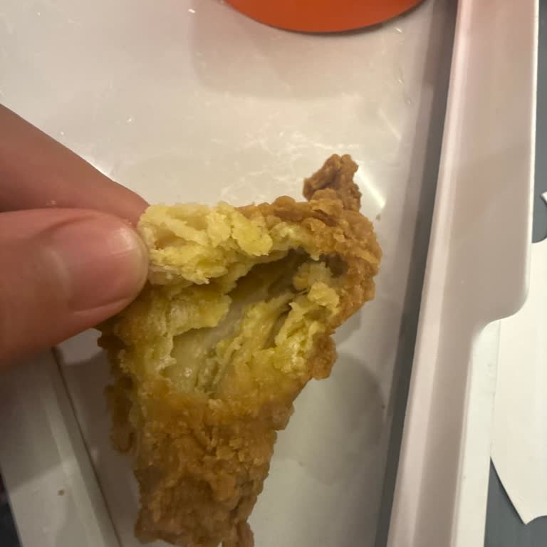 Popeyes Şubesinde Çıtır Tavuk Menüsü Bayat, Sert Ve Yenilemez