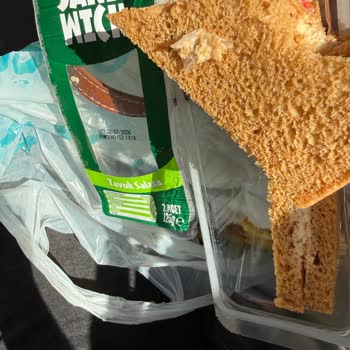 Dardanel Tavuk Salata Sandviçinde Ambalaj Parçası Ve Mide Bulantısı