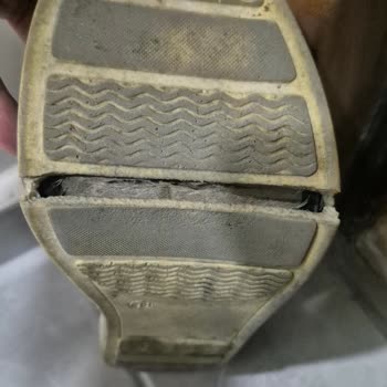 Greyder Yazlık Ayakkabının Alt Kısmı Aynı Noktadan Yırtıldı, Garanti Dışı Destek Reddi