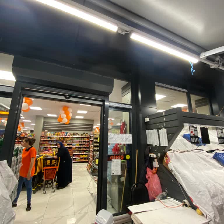 Kapanış Saatine 10 Dakika Kalan Süre İçeri Alınmadım Ve Personelin Kaba Üslubu