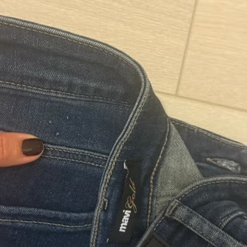 Defolu Pantolon Ve Yetersiz Müşteri Hizmeti Nedeniyle Değişim Talebi