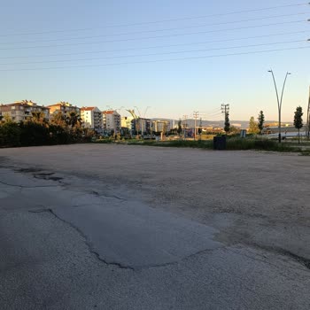 Mıcır Taşlı Boş Arsanın Tozu Site Sakinlerini Mağdur Ediyor