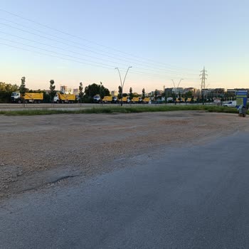 Mıcır Taşlı Boş Arsanın Tozu Site Sakinlerini Mağdur Ediyor