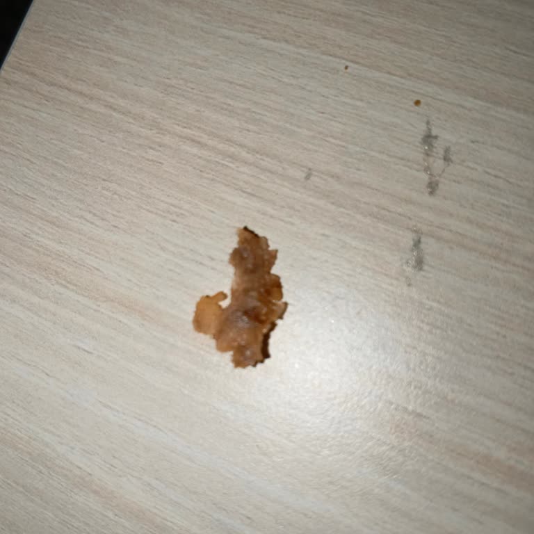 Ekmekte Tahta Parçası Ve Bayat Waffle İçin Yetersiz Telafi