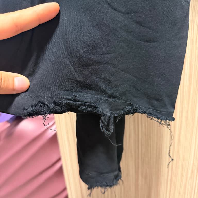 Kısa Sürede Dikişleri Atan Pantolon İçin DeFacto’dan Değişim Talebi