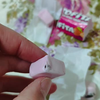 Çilek Aromalı Şekerde Görülen Yabancı Madde Ve Gıda Güvenliği Endişesi