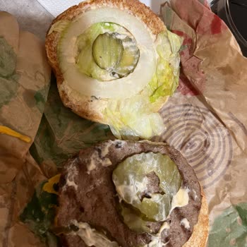 Turşulu Hamburger Hatası Nedeniyle Mide Ağrısı Ve İade Reddi
