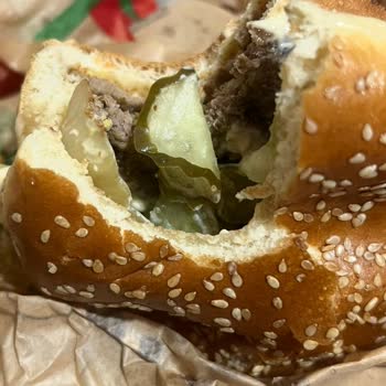 Turşulu Hamburger Hatası Nedeniyle Mide Ağrısı Ve İade Reddi