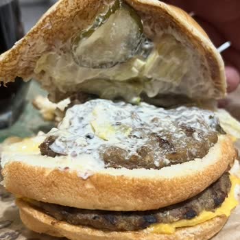 Turşulu Hamburger Hatası Nedeniyle Mide Ağrısı Ve İade Reddi