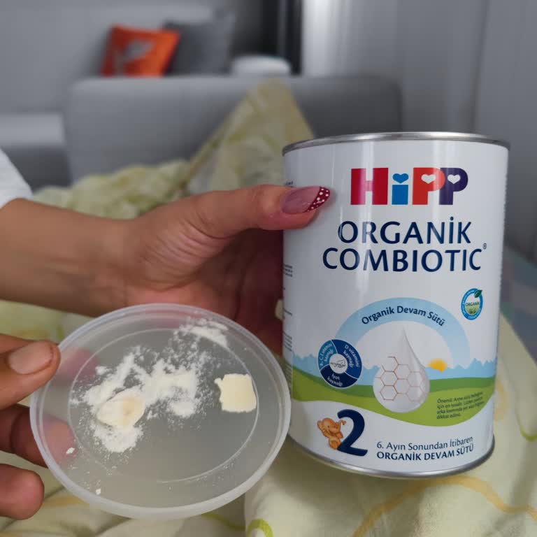 Hipp Devam Sütünde Sertleşmiş Parçalar Bebeğin Sağlığını Tehdit Ediyor