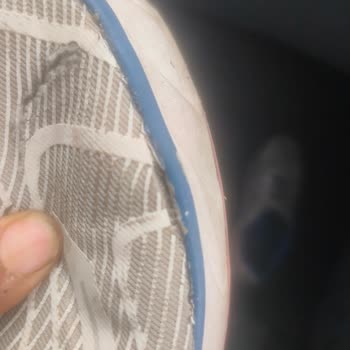 FLO Mağazasındaki Spor Ayakkabım 3 Ayda Yırtıldı, Üretim Hatası Reddedildi