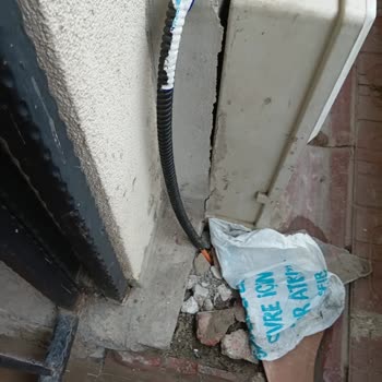 Açık Bırakılan Cephedeki Delik İçin Hızlı Kapatma Ve Tazminat Talebi