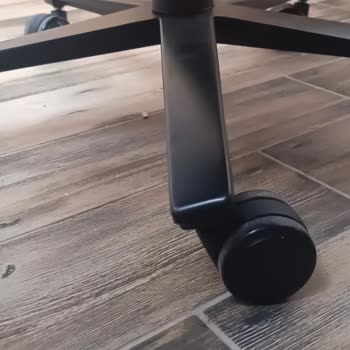 Apex Neo Koltuğunun Metal Ayağının Yıpranması Ve Çökmesi Sonrası Yaralanma